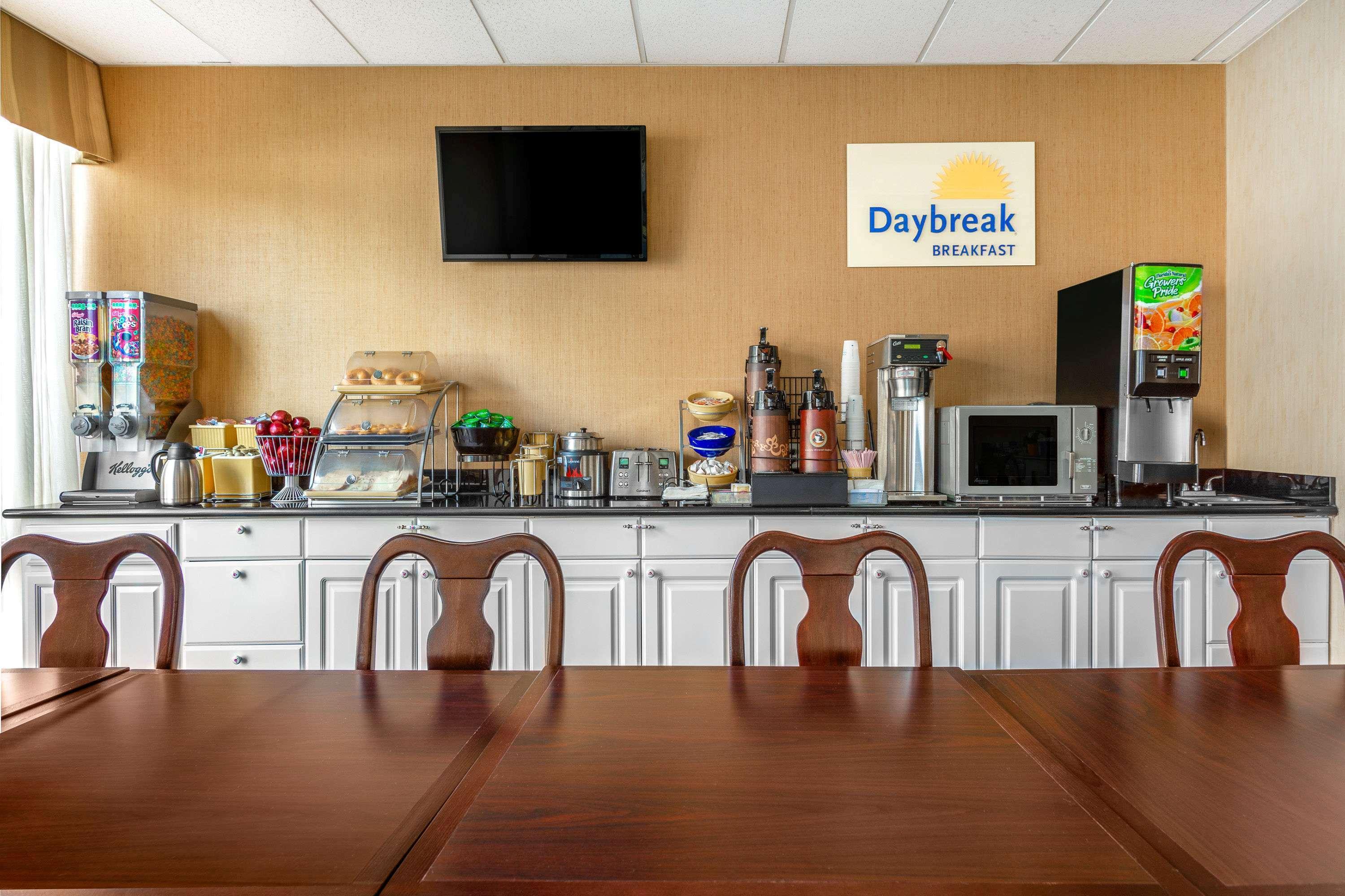 Days By Wyndham College Park